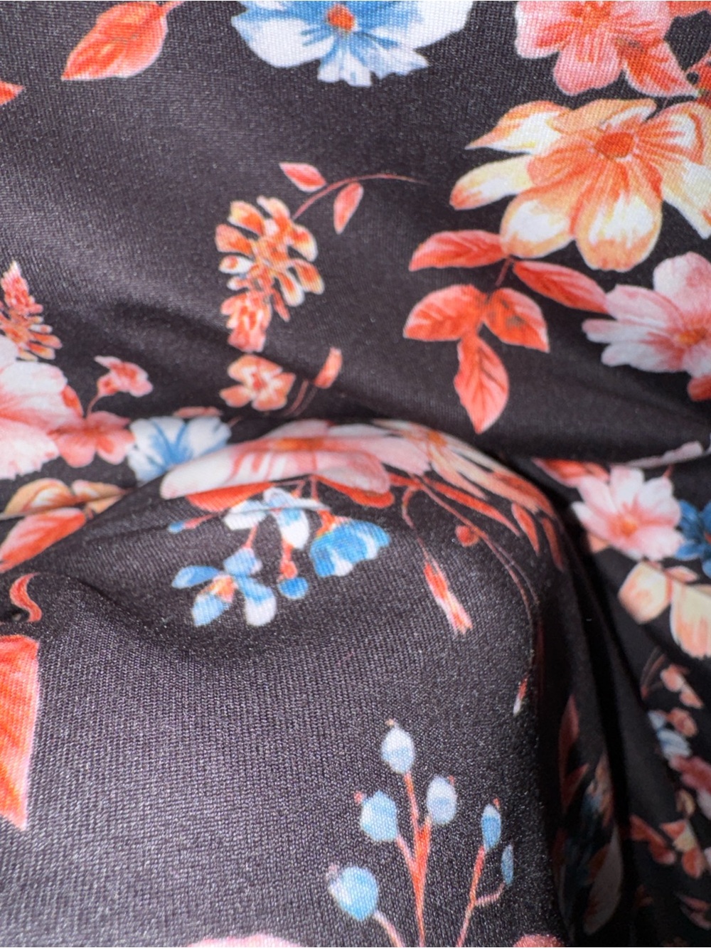 Ekouaer- Black Floral Surplice Peplum Top
Size Small - Picture 13 of 13